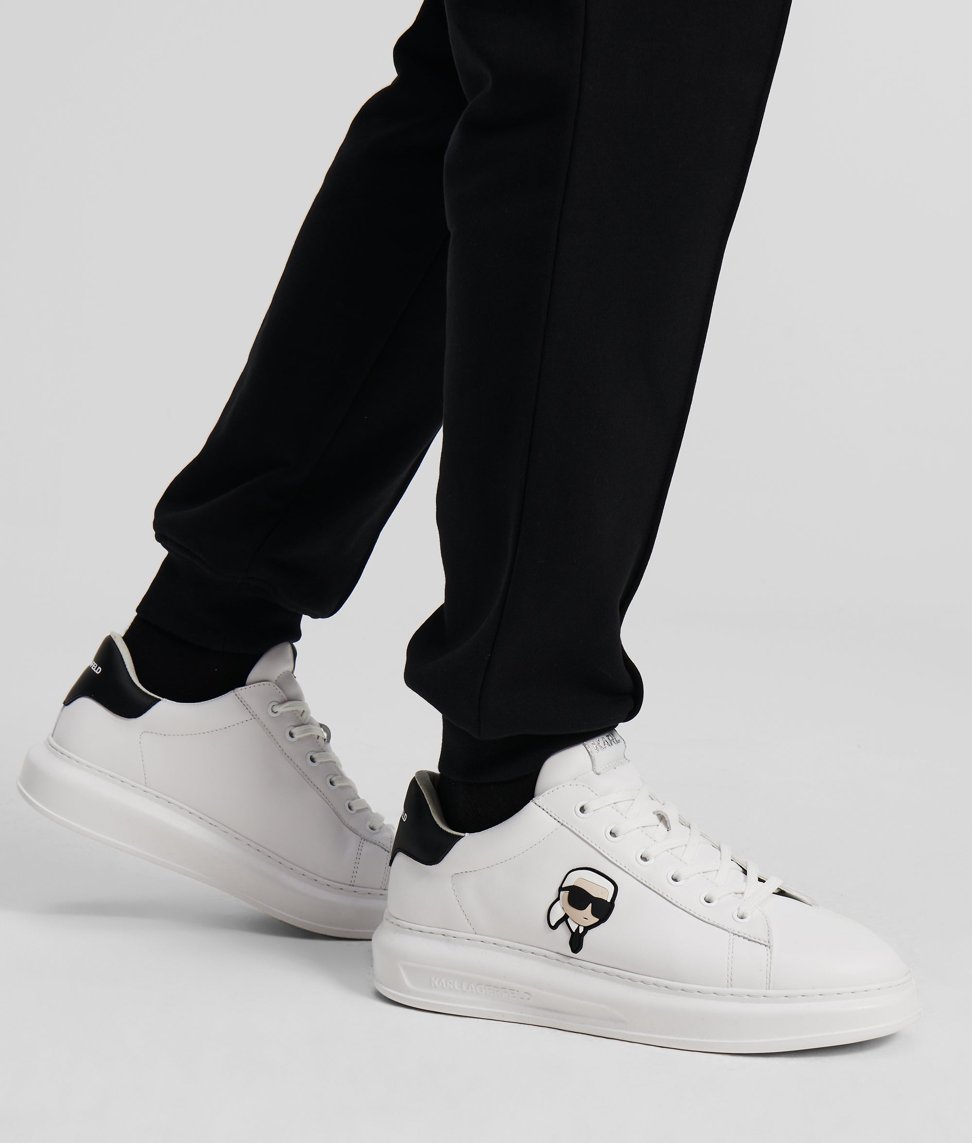 Ikon NFT Kapri sneakers